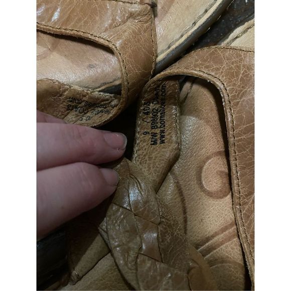 Born Sandal Womens 9 Tan Leather Flip Flop Bohemian Tan born b86802 - Picture 4 of 9